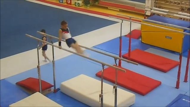 Паша 3 взрослый разряд по спортивнойё гимнастике
