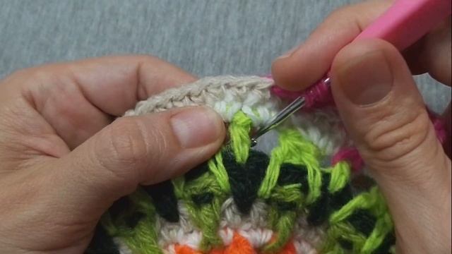 КРАСИВАЯ круглая СИДУШКА с РЕЛЬЕФНЫМИ столбиками. Вязание КРЮЧКОМ.