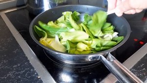 Никогда раньше не готовила. Пак-чой. А оказалось это вкусно и просто. Рецепт очень простой