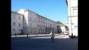 Places to see in ( Ascoli Piceno - Italy ) Piazza Arringo