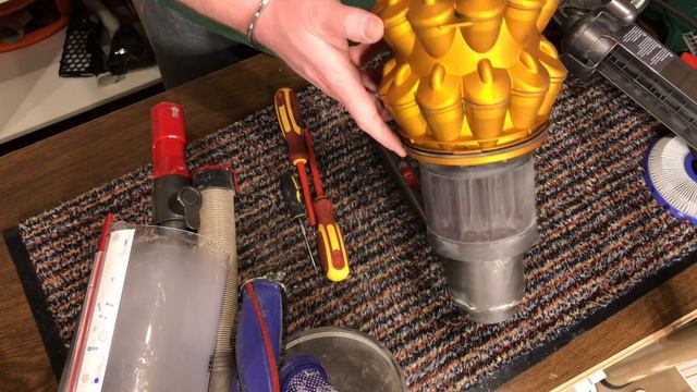 Dyson DC50, Mini Stripdown, Cleanup, Repair & Demo смотреть онлайн
