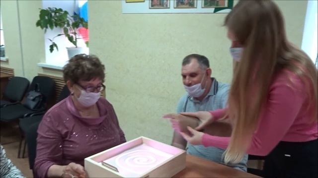 «Детский сад для пожилых». Мастер-класс по рисованию песком «Песочная мечта» смотреть онлайн