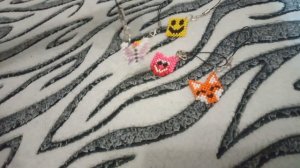 Брелоки из бисера.