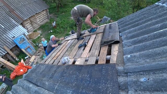 Срок по договору давно прошел, но они угрожают подключением! Ремонтируем кровлю на новом доме. смотреть онлайн