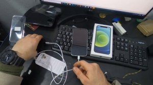 Как зарядить iPhone 12 от USB если шнур tupe C?