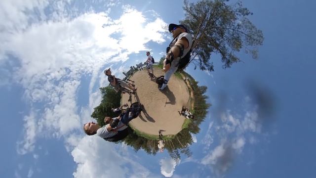 Покатушки на МоноКолесе в компании. Падение. Катаем на природе. смотреть онлайн