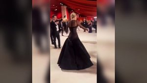 Леди Гага бросилась на помощь фотографу на «Оскаре»