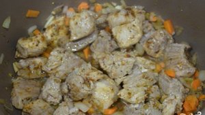 Картошка со свининой в мультиварке Редмонд