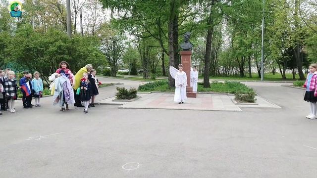 Возложение цветов к бюсту Героя СССР Бауыржана Момышулы