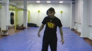 Как сделать сальто вперёд. Обучающее видео.
