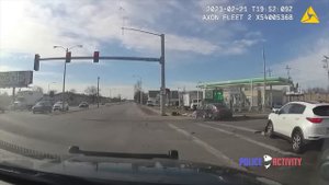 Milwaukee Police Officer Shoots Armed Suspect During a Foot Pursuit (1080p)