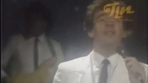 GUILLERMO CAPETILLO CANTANDO EN ESPECTACULARES JES