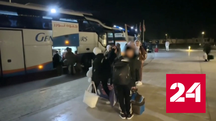 Спецборт МЧС доставил в Москву из Каира сто россиян и членов их семей - Россия 24