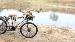 Змеи на велосипеде вытаскивают грузовичок из грязи