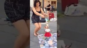 Классно танцует кукла с Армянской песней!!!