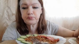 #Mukbang Tatyana eats #гречка #колбаса #огурец