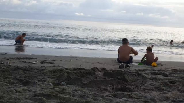 АДЛЕР КУПАЕМСЯ В ШТОРМ смотреть онлайн