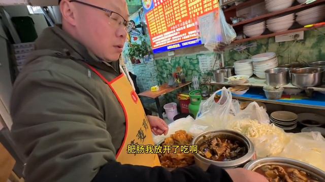 88块钱在重庆包一家面馆，小面还有肥肠随便吃，大哥吃过瘾 смотреть онлайн