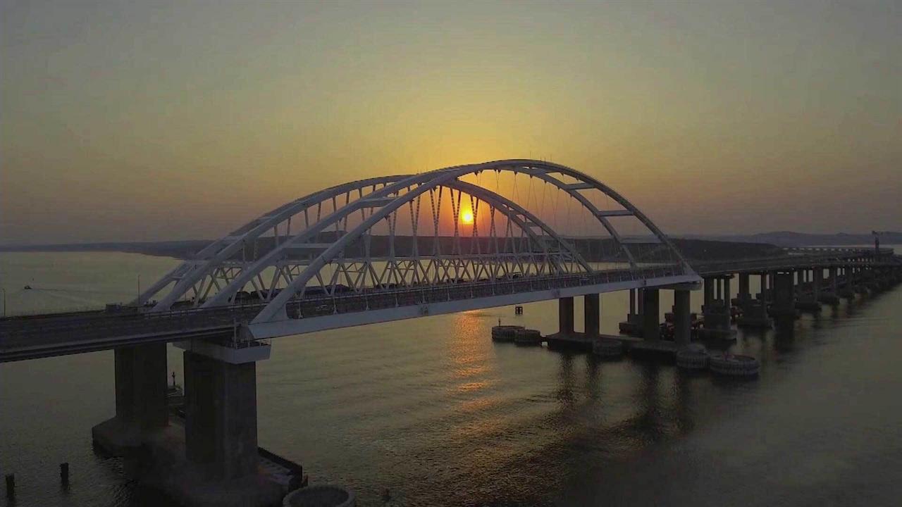 Год назад было запущено движение по мосту через Керченский пролив
