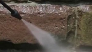 Чистка забора из камня