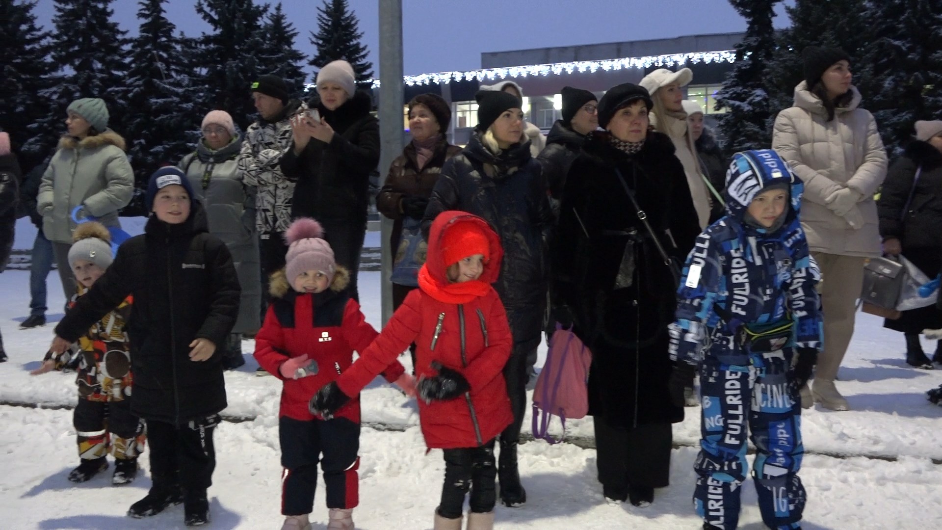 На центральной площади города состоялось открытие зимнего городка смотреть онлайн