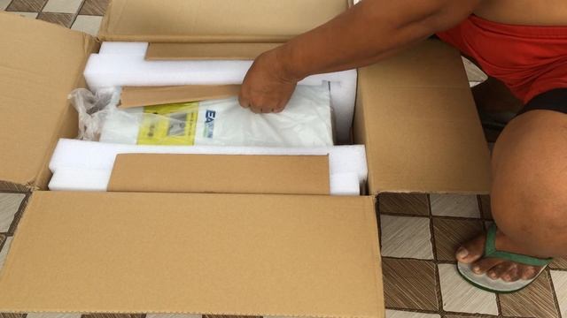 Unboxing EASUN Solar Hybrid Inverter 3.6 KW
