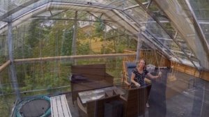 Семья из Швеции построила дом прямо в теплице, чтобы меньше платить за отопление