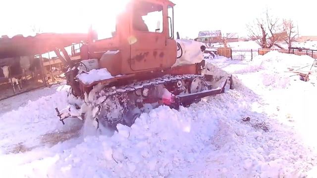Дт-75 бузьдозер расчистка двора от снега смотреть онлайн