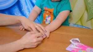 Видео для девочек.Маникюр! Красивый маникюр для девочек!