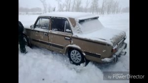 Гонки на "Жигули" по заснеженной дороге