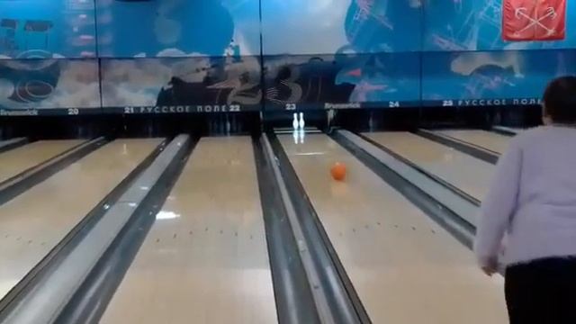 БОУЛИНГ в Питере " Русское поле " Bowling in St. Petersburg