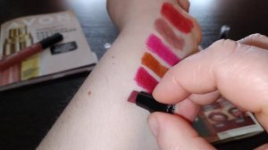 Новинка от AVON мерцающая губная помада "Ультра". Свотчи оттенков.