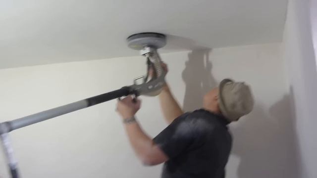 Шлифовка без пыли! Шлифовальная машинка "Интерскол УПМ-200/1010э-ш в работе смотреть онлайн