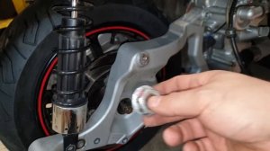 Снятие заднего колеса Sym Maxsym 600.(400)