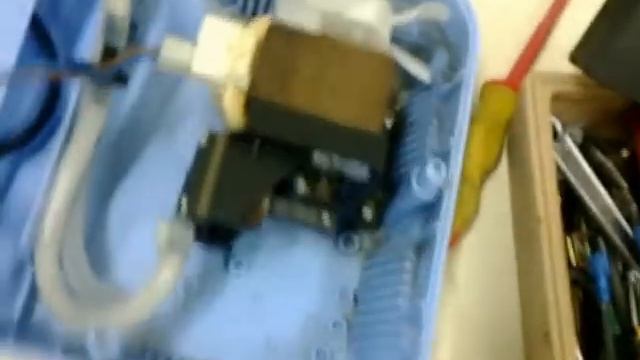 Demonstration and servicing of a nebulizer смотреть онлайн