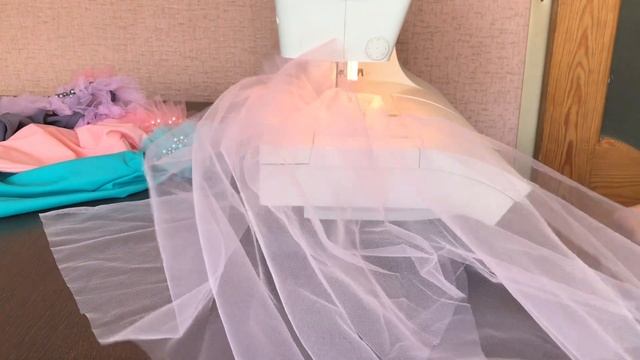 Быстрая сборка на машинке на тонких тканях. смотреть онлайн