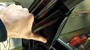Nissan QASHQAI j10,2011г.в.как разобрать заднюю дверь снять карточку двери, вытащить стекло.