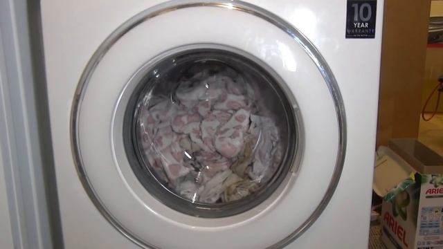 Samsung Ecobubble WF80F5U4W Washing Machine : Soak option stage (Pt 7/16) смотреть онлайн