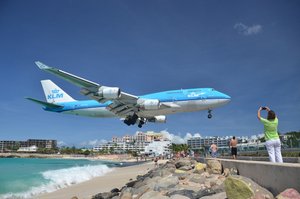 Посадка самолёта в аэропорту Пхукета прямо над пляжем