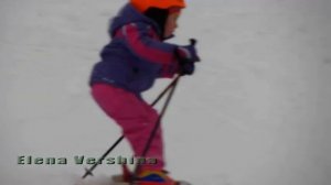 Лыжи для ребенка Возраст 4 года 7 мес Упертая лыжница! Skiing