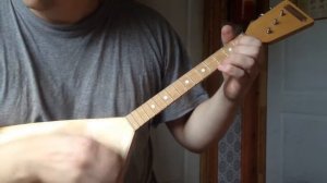 Как играть Подгорную на балалайке народного строя. Урок игры на балалайке.