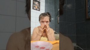 много лет протираю лицо льдом утром и вечером, и делаю массаж лица и шеи.#зож #массажлица