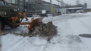 ЗИЛ-131 с отвалом для снега