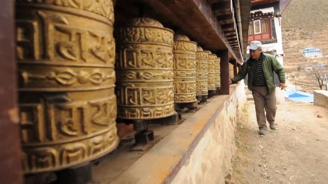 Кто живёт на Эвересте?! Эверест самая большая гора! смотреть онлайн