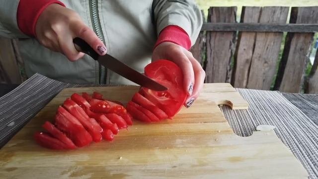 Cooking Campfire Pizza On The Sadj Grill, The Best Pizza You'll Ever Try