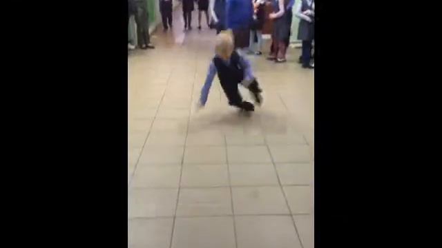 1 классник зажигает на перемене в школе смотреть онлайн