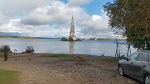 Затопленная церковь на Волге. Колокольня собора Николая Чудотворца в Калязине.