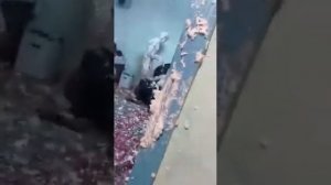 Залил всех друзей монтажной пеной...