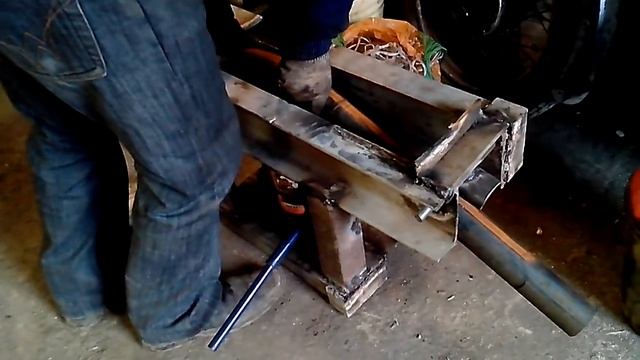 Самодельный трубогиб. Гибка трубы 57мм смотреть онлайн