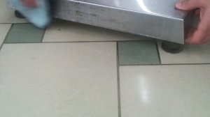 Чистка нержавеющих поверхностей в гипермаркете.mp4